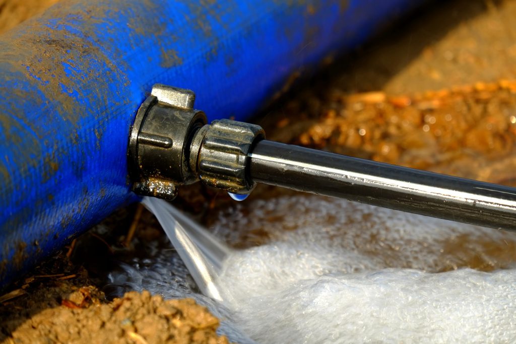leak water pipe